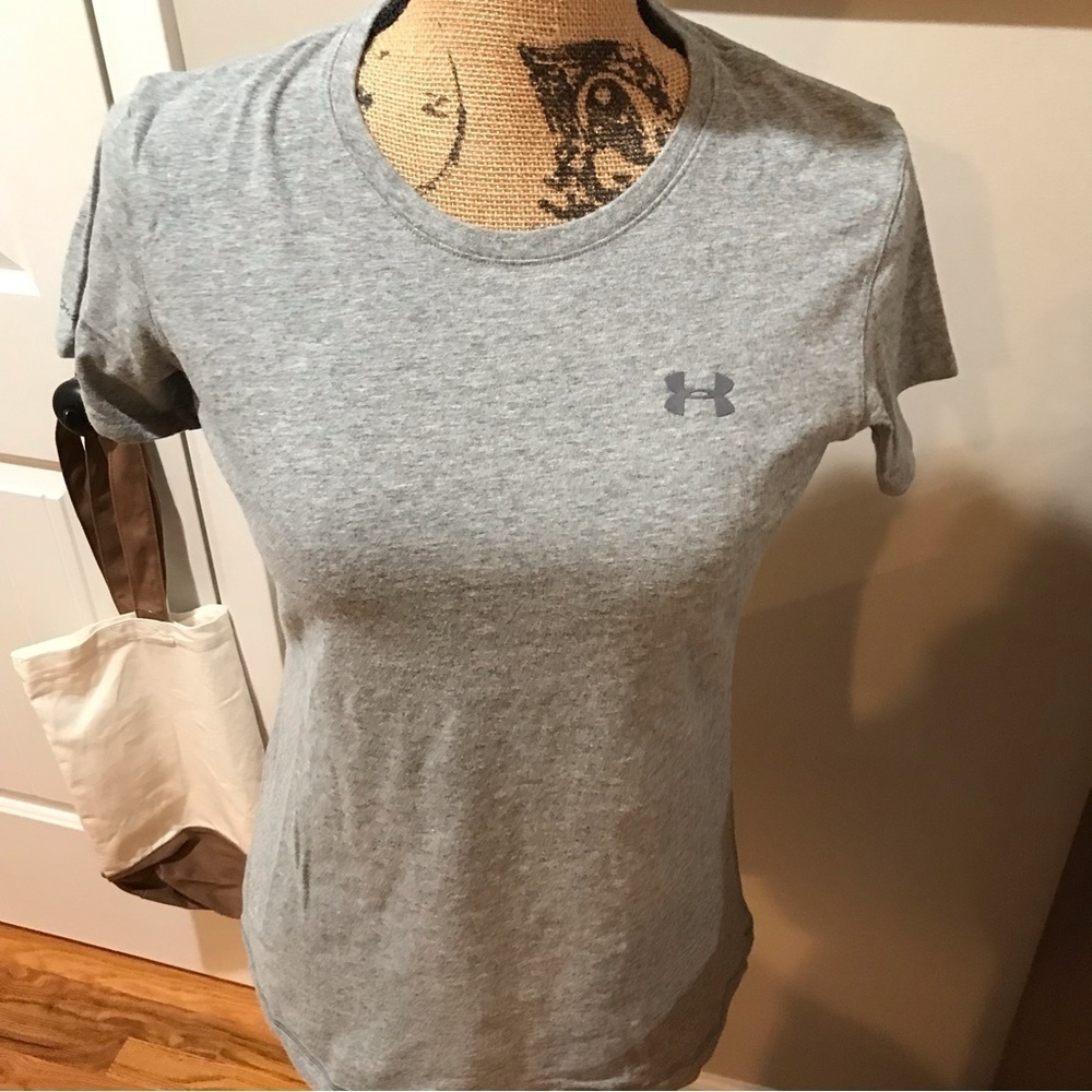👟UNDER ARMOUR Tee